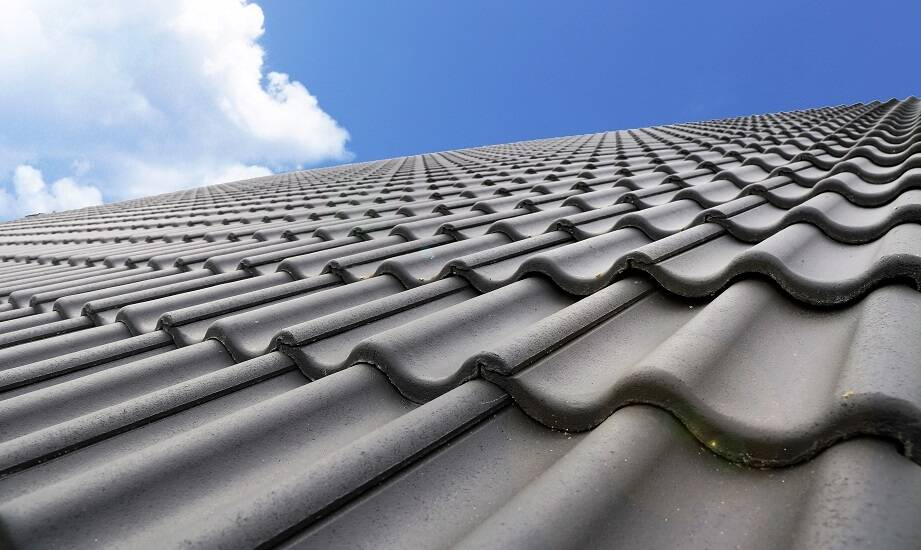 Jakie cementowe dachówki są najpopularniejsze wśród pokryć dachowych?
