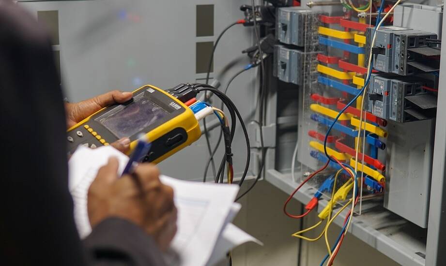 Dlaczego warto zlecać pomiary instalacji elektrycznych doświadczonym fachowcom?