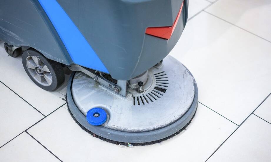 Jakie tanie szorowarki sprawdzają się najlepiej w produkcyjnych halach?