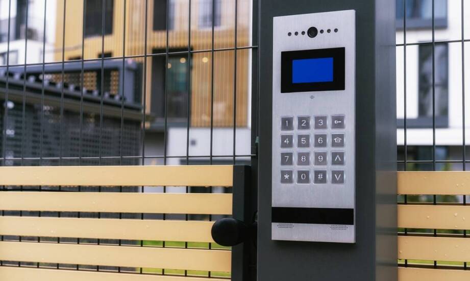 Zastosowanie domofonów Cyfral w budownictwie wielomieszkaniowym – korzyści i możliwości