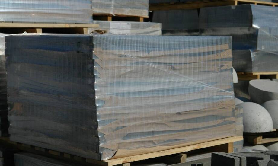 Wybór odpowiedniego poliwęglanu litego: czynniki wpływające na cenę i jakość