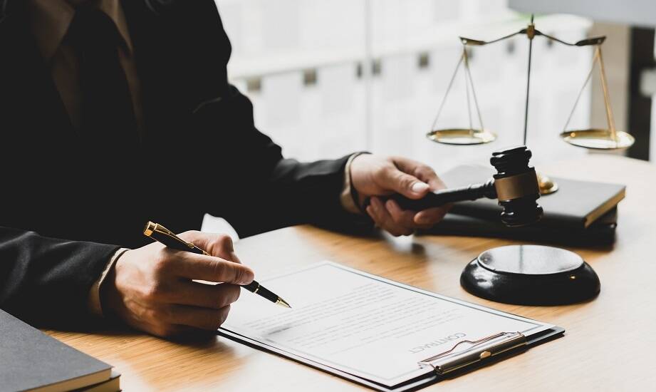 W jaki sposób adwokat pomaga w negocjacjach wyroków łącznych?