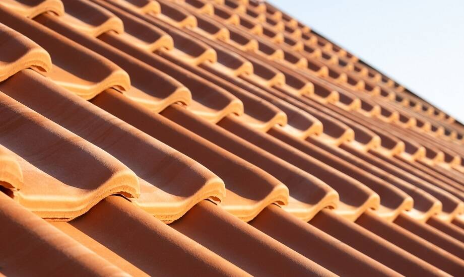 Poradnik do wyboru ceramicznej dachówki dla nowoczesnych domów jednorodzinnych