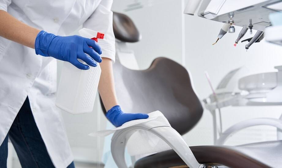 Jak zorganizować efektywny system dezynfekcji w stomatologicznym gabinecie?