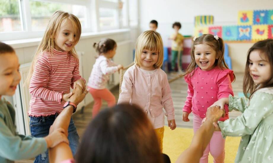 Jak organizacja dodatkowych zajęć wzbogaca edukację w prywatnym przedszkolu?