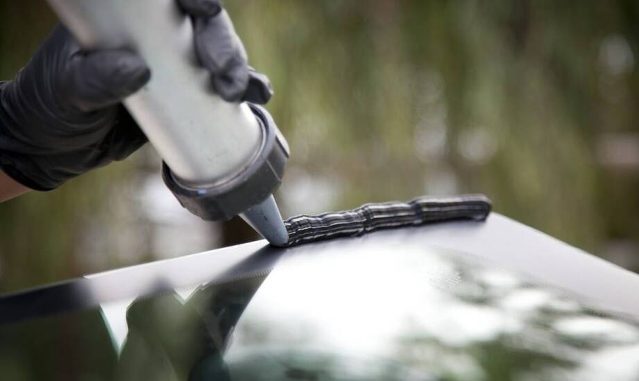 The Advantage of Universal Seals in OEM Auto Glass Installation