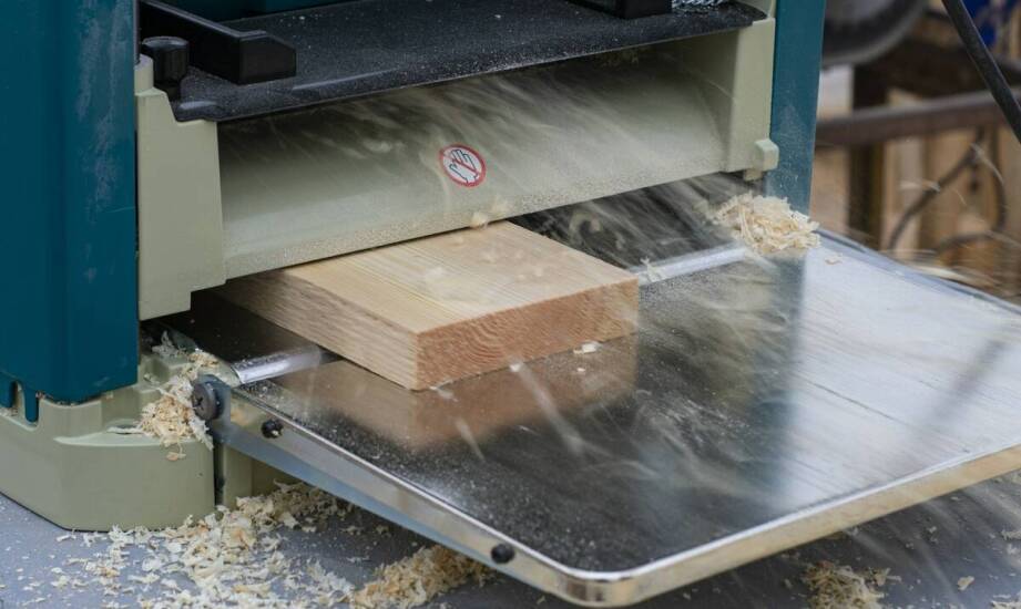 How Do Planer Machines, Also Known as Jointers, Work?