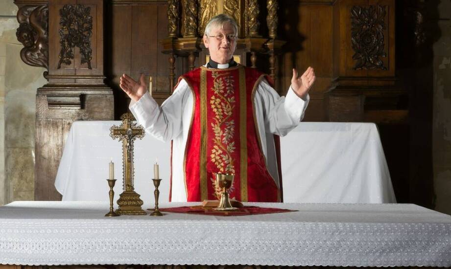 The Importance of the Biretta in Ars Sacra: How It Integrates with the Rest of the Liturgical Attire