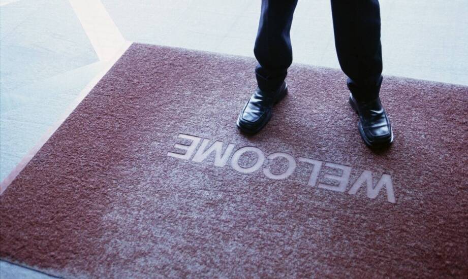 What are the benefits of using luxury entrance mats in hotels?