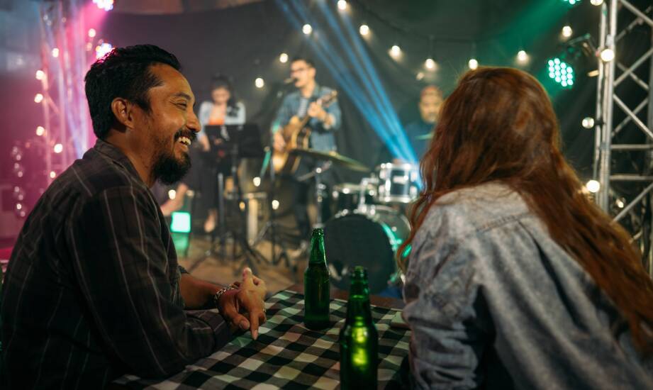 Przewodnik po restauracji z muzyką na żywo: dlaczego warto odwiedzić ją?