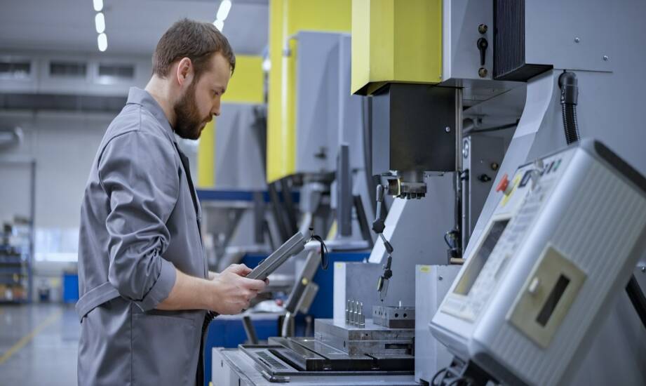 Maszyny dla przemysłu: jak wybrać producenta i ocenić jakość urządzeń