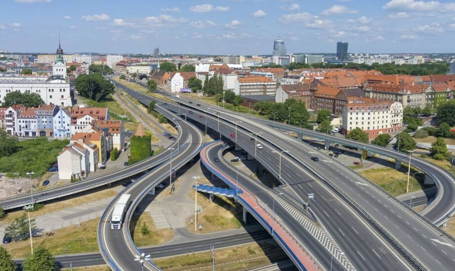Tańsze połączenia międzynarodowe: co warto wiedzieć o przewozach do Berlina