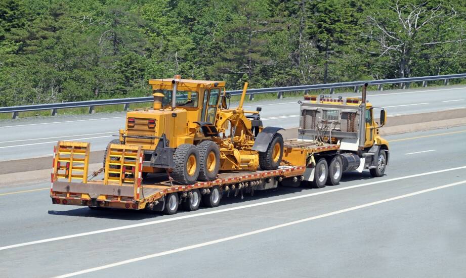 Transport maszyn — kluczowe informacje o przewozie ciężkiego sprzętu