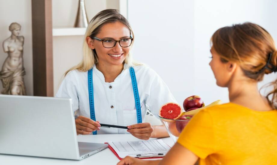 Studia podyplomowe z dietetyki — jak wybrać najlepszy kierunek kariery