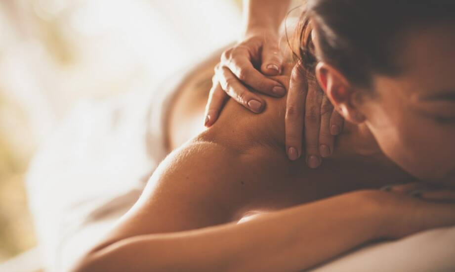 Masaże sensualne: co warto wiedzieć o technikach relaksu i intymności