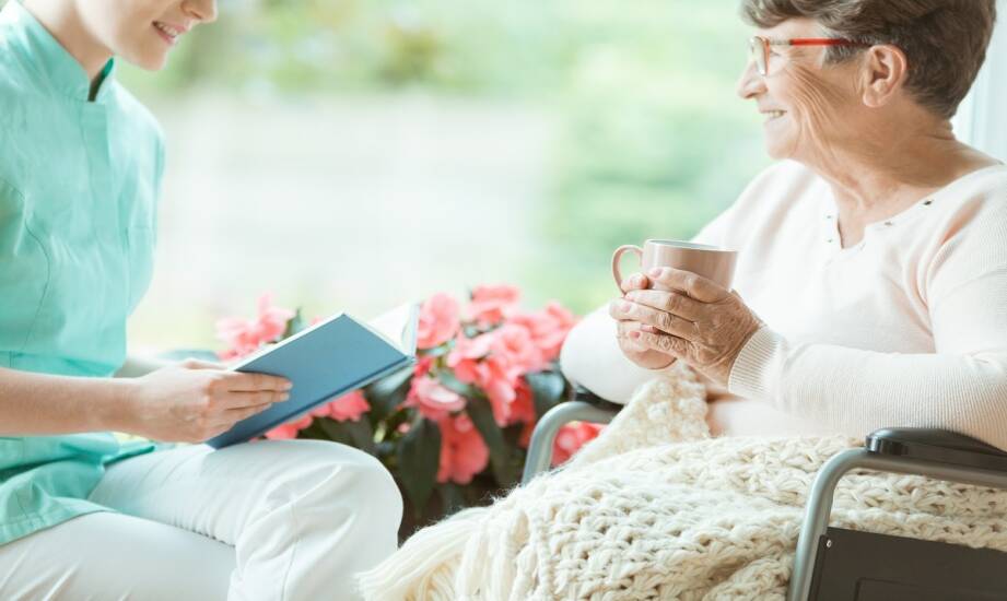 Opieka nad seniorami w domu: praktyczne porady i rozwiązania