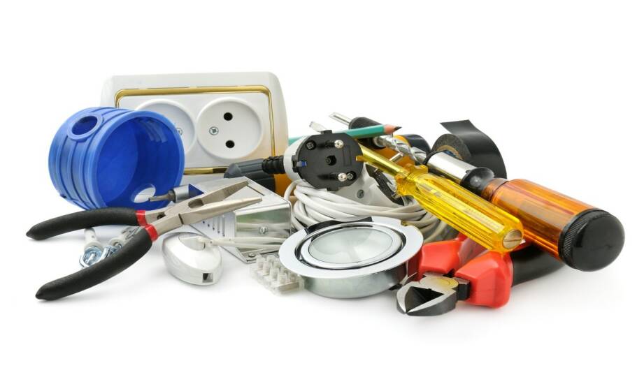 Hurtownie elektryczne – co warto wiedzieć przed zakupem osprzętu