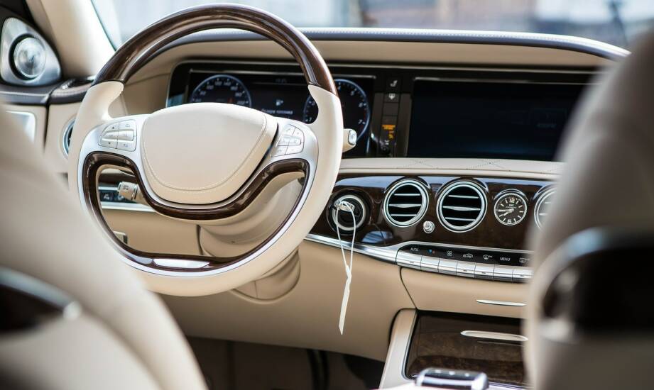 Samochody luksusowe: czym wyróżnia się oferta Mercedes‑Benz na rynku