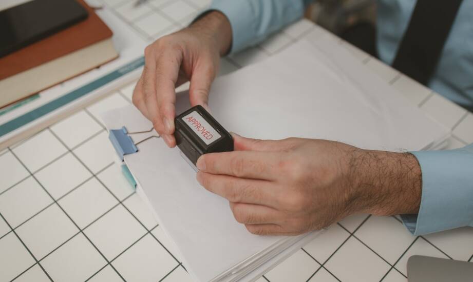 Pieczęć elektroniczna — co warto wiedzieć przed wyborem rozwiązania