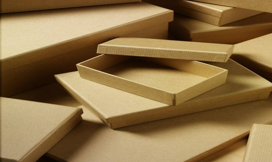 Pudełka kartonowe: jak wybrać materiały i producenta dla firmowego pakowania