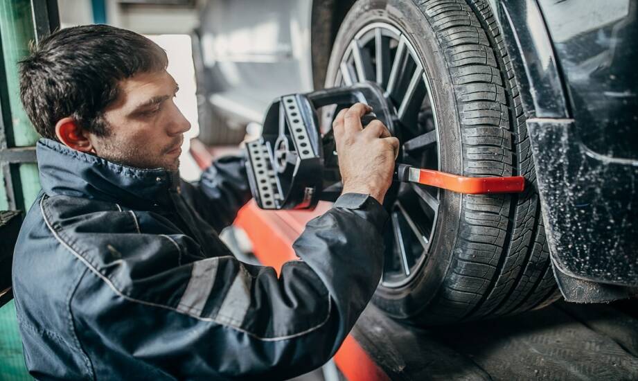 Mobilna wymiana i naprawa opon 24/7 — co warto wiedzieć przed wezwaniem
