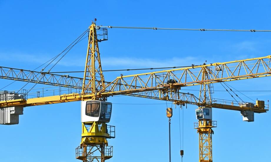 Dźwigi: przegląd rodzajów, zastosowań i kluczowych cech wyboru