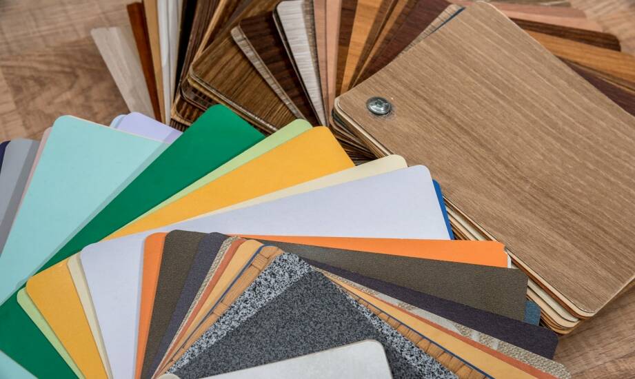 Laminaty HPL i okleiny: jak wybrać materiały do mebli i wnętrz