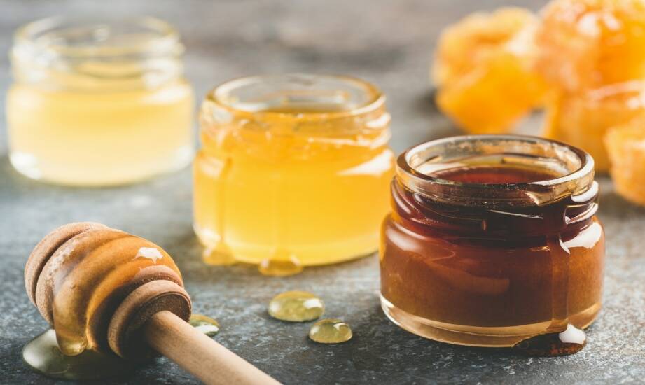 Rodzaje miodów i ich właściwości: przewodnik po naturalnych smakach