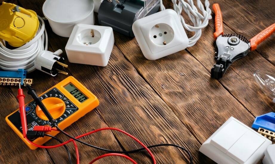 Zasilacze awaryjne: jak działają i dlaczego warto je znać