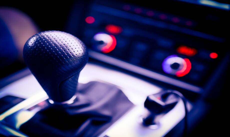 Nagrania lektorskie i mastering: jak poprawić brzmienie audio krok po kroku