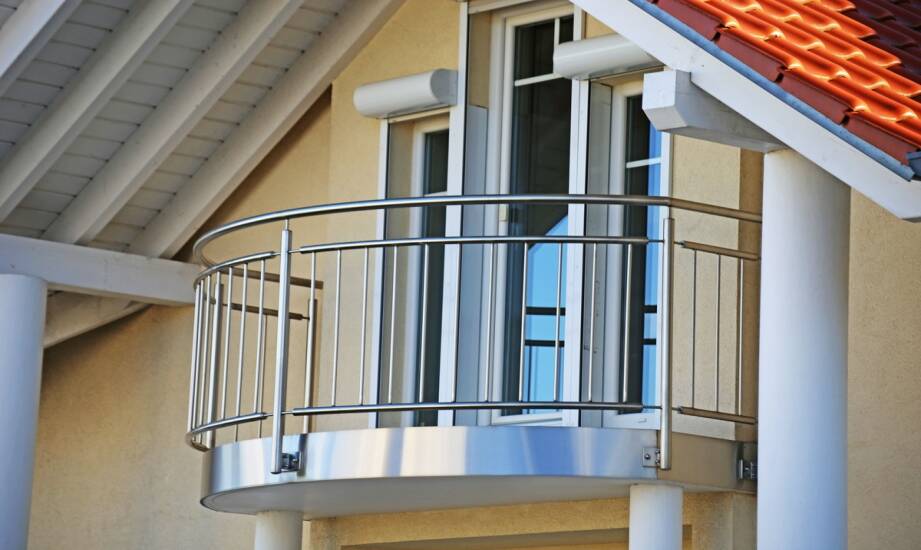 Balustrady nierdzewne — stylowe rozwiązania do domu i balkonu