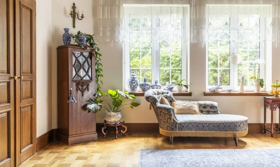 Ławka kolonialna jako element stylu: inspiracje i aranżacje wnętrz