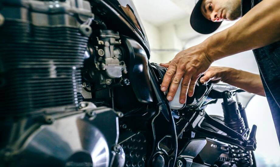 Serwis motocykli: praktyczne wskazówki przed pierwszą wizytą w warsztacie