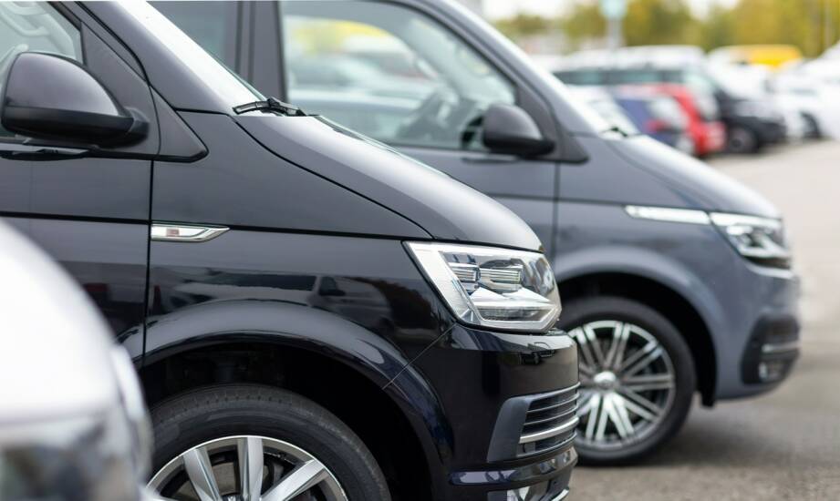 Samochody dostępne od ręki: jak wybrać sprawdzonego Mercedesa używanego
