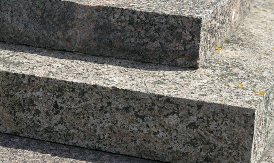 Płyty granitowe: rodzaje, zastosowania i porównanie trwałości