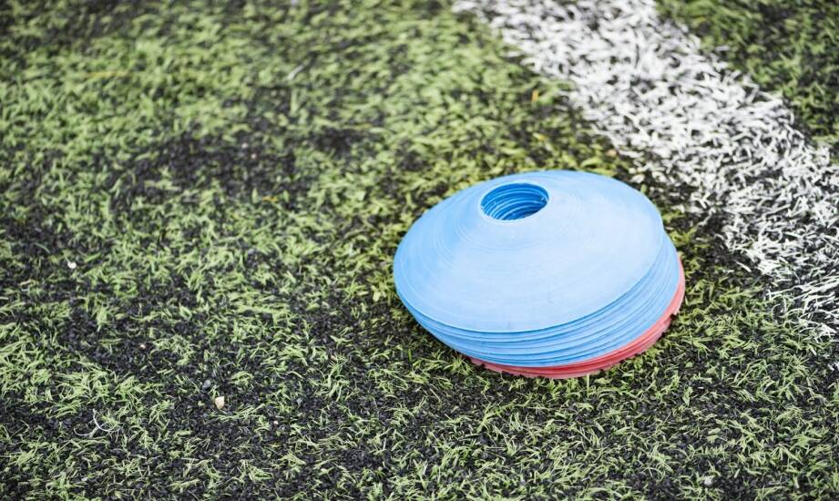 Frisbee na długie dystanse: techniki rzutów i wybór dysku