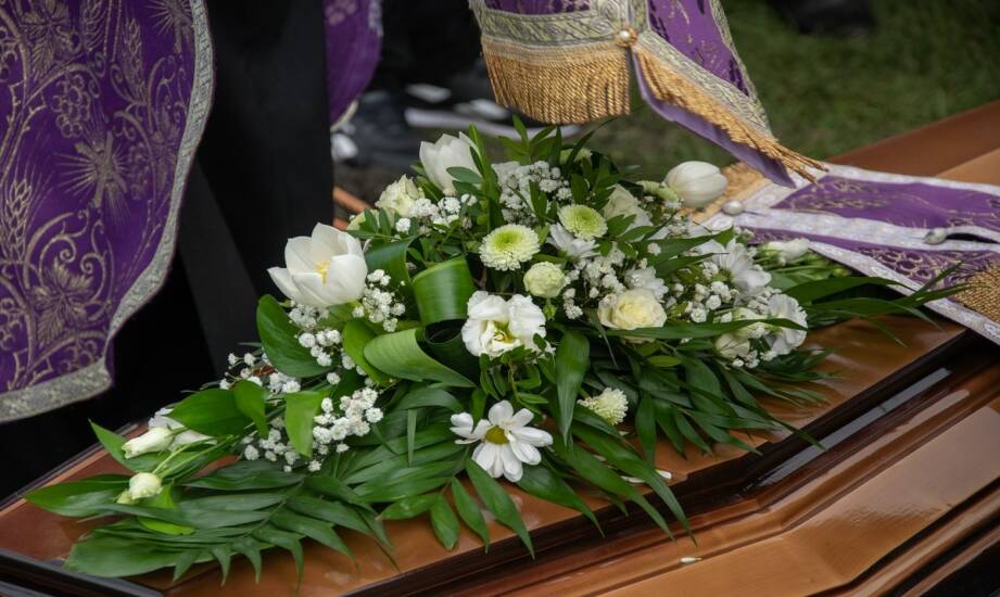 Organizacja pogrzebu: praktyczne kroki i porady przy planowaniu ceremoniału