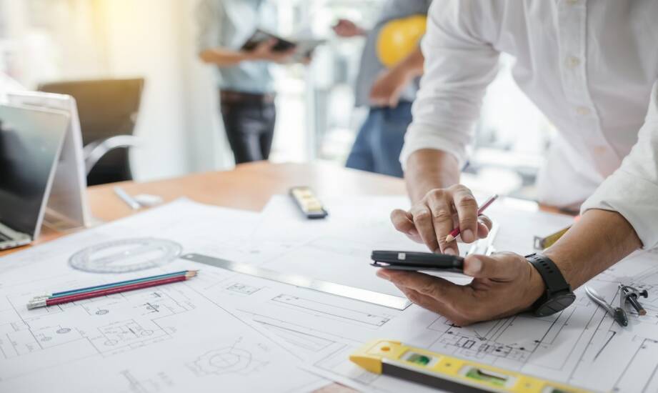 Tworzenie aplikacji mobilnych: kluczowe kroki projektu od pomysłu do prototypu