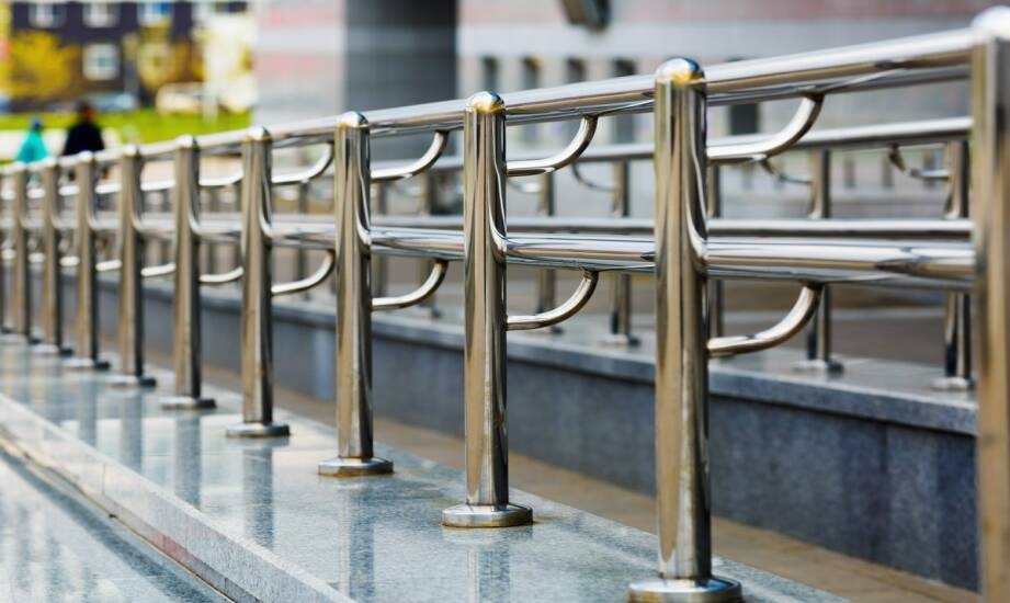 Balustrady ze stali nierdzewnej – wybór, rodzaje i zastosowania