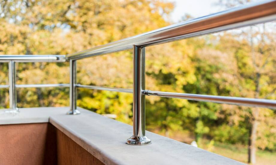 Balustrady i elementy nierdzewne — wybór, trwałość i estetyka piękna