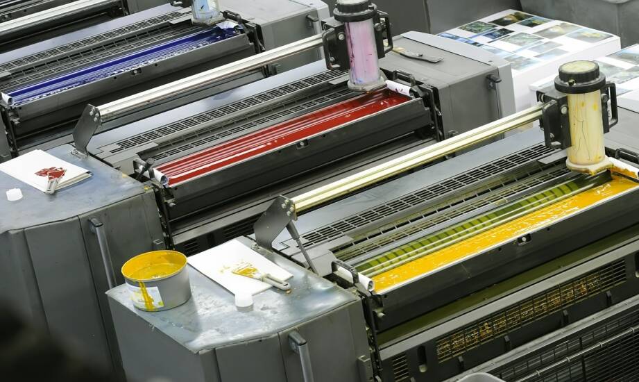 Porównanie technologii druku przemysłowego: sitodruk, tampodruk, hot stamping