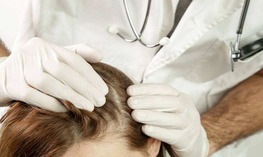 Diagnostyka i leczenie włosów: przyczyny wypadania i metody terapii