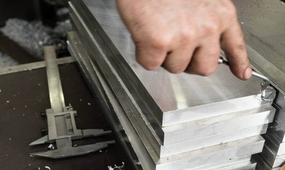 Odlewy ciśnieniowe aluminium: zastosowania, zalety i proces produkcji