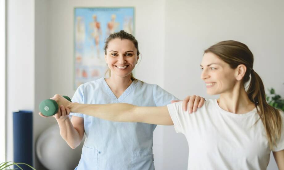 Turnusy rehabilitacyjne — jak wybrać najlepszy pobyt zdrowotny