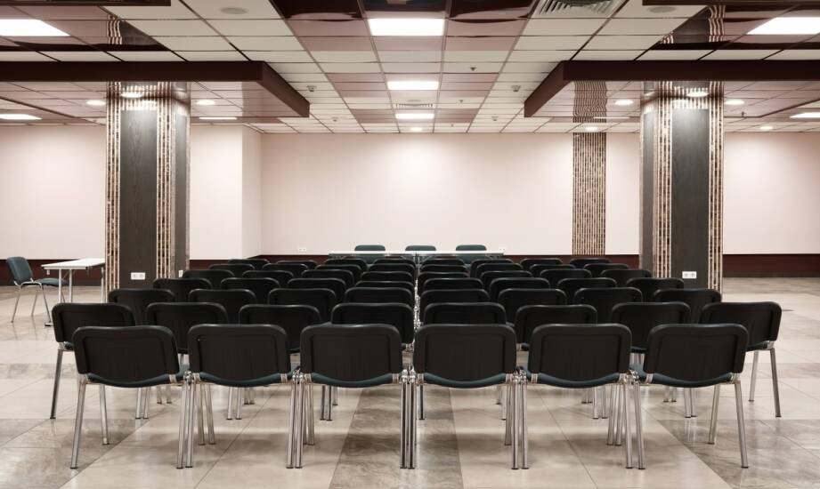 Najlepsze obiekty konferencyjne — jak wybierać sale na wydarzenia biznesowe
