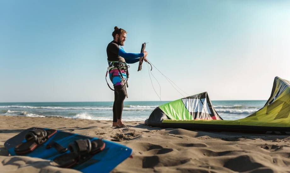 Kitesurfing od podstaw: co warto wiedzieć przed pierwszą lekcją