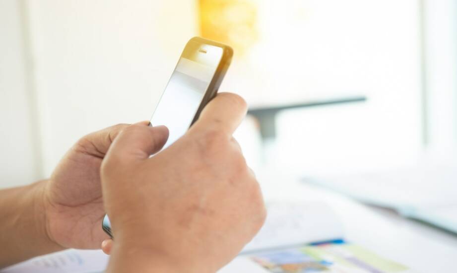 Tworzenie aplikacji mobilnych: kluczowe etapy i trendy dla początkujących