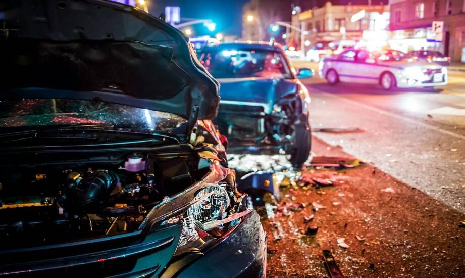Awaria samochodu nocą: szybkie opcje pomocy drogowej i pierwsze kroki