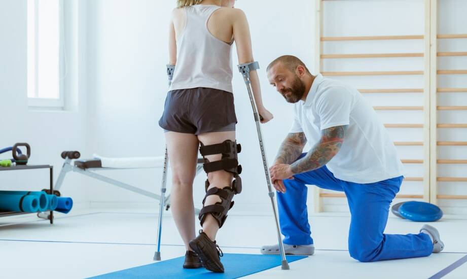 Rehabilitacja po operacji i urazie — jak przywrócić sprawność krok po kroku