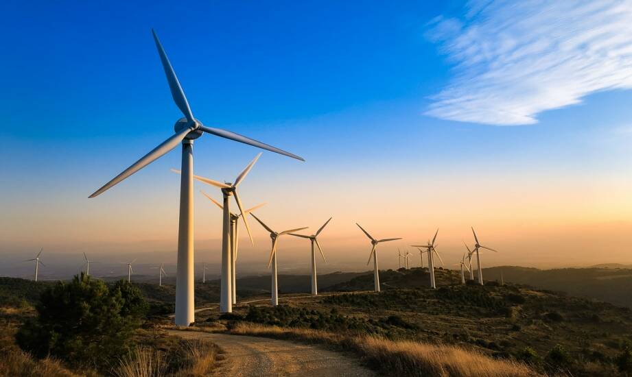 Elektrownie wiatrowe — jak działają i wpływają na środowisko